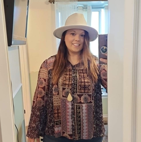 Meet your Posher, Lindsay - Picture 2 of 2